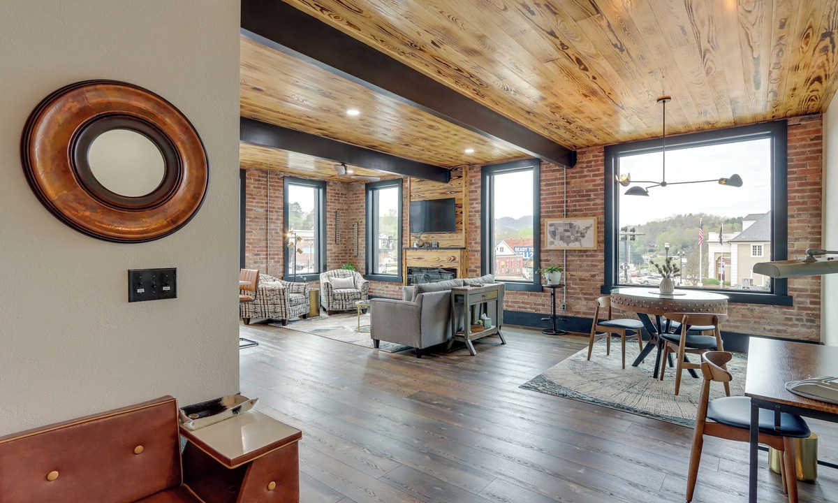 Murphy Apartment | Luxurious Downtown Murphy Vacation Rental Loft!