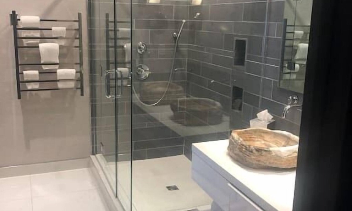 Downtown St. John's House | Luxurious Downtown Room
