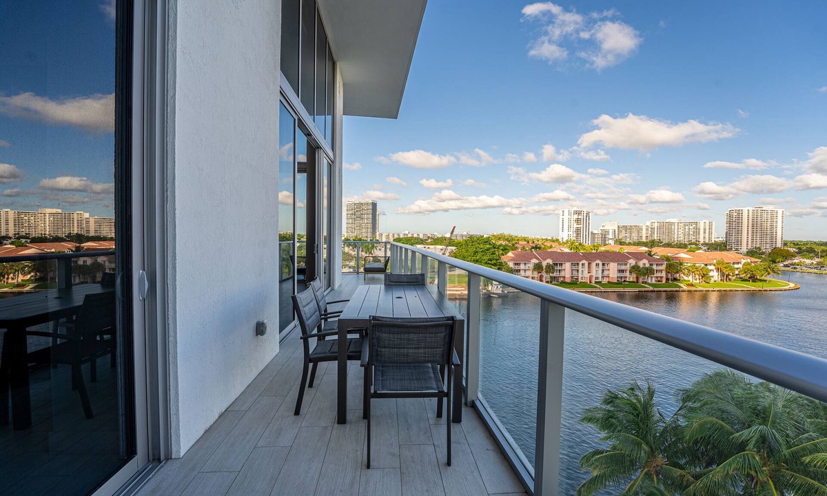 Hollywood South Central Beach Condo | Luxurious Duplex Condo with Beach Service