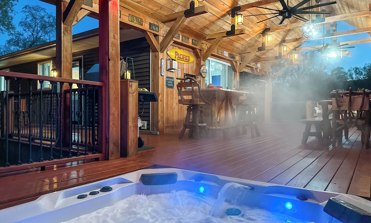 Ellicottville House | Luxurious Ellicottville Chalet with view of slopes & min to town! Pet Friendly!