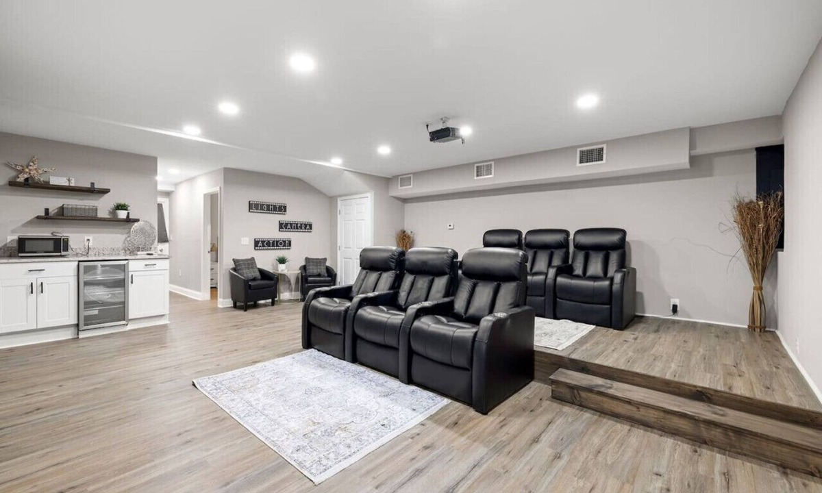 Palm Harbor House | Luxurious Escape Sleeps 10 with Private Pool & Spa