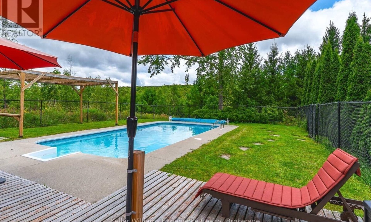 Kemble House | Luxurious family cottage, salt pool, peaceful, private park, fire pit, trails!