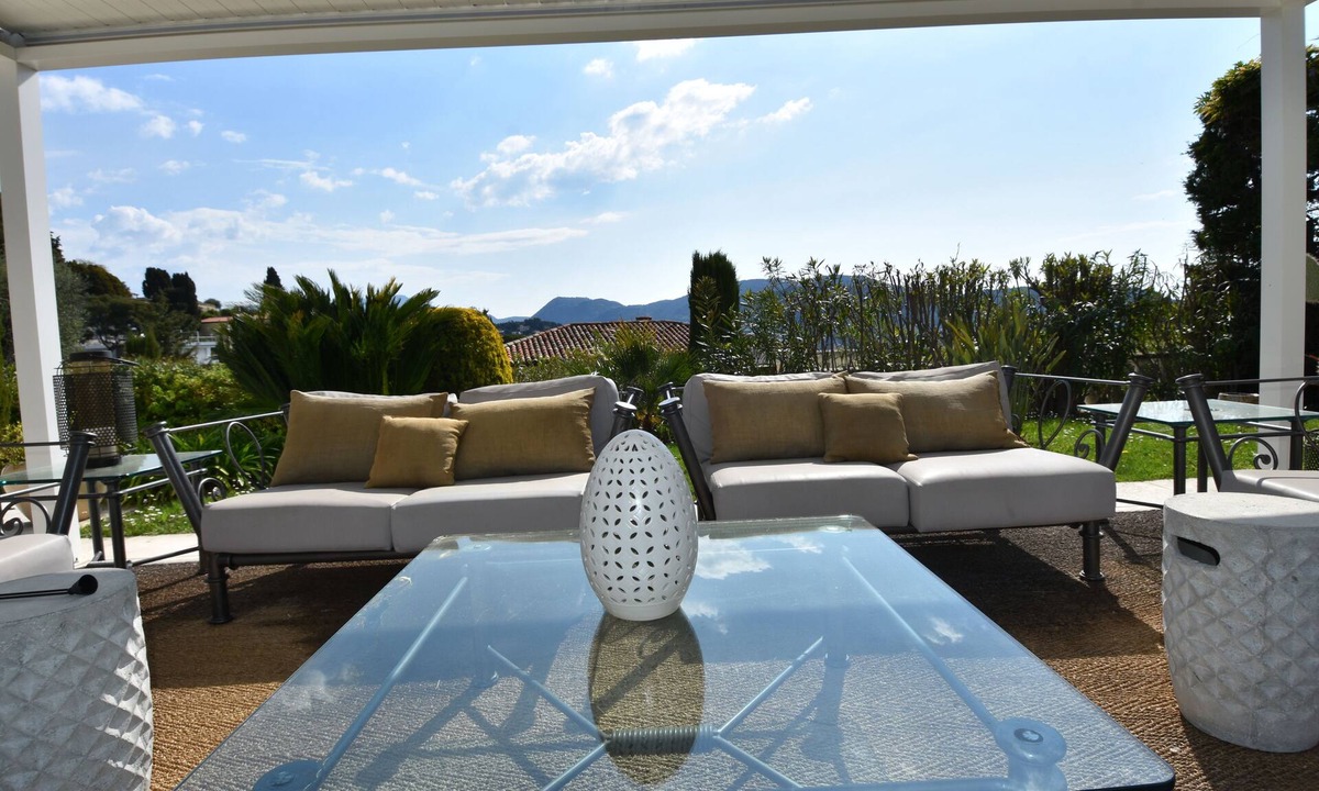 Gairaut Villa | Luxurious family villa