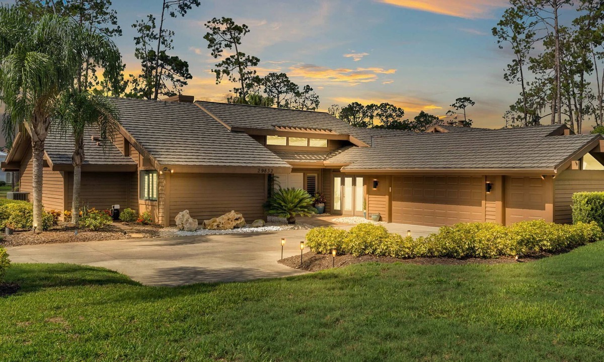 Fairway Village House | Luxurious Golf View Home |Screened Lanai |Chef’s Kitchen |30 Night Min