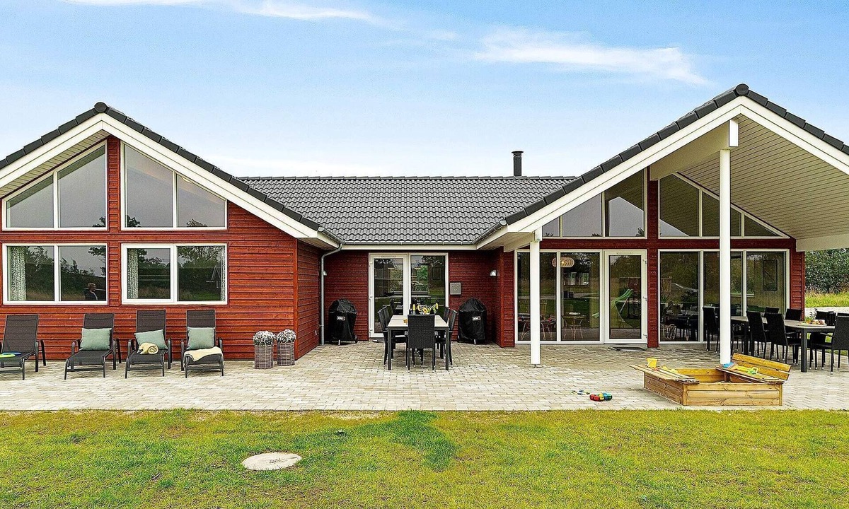 Grenaa House | Luxurious Holiday Home in Grenå with Whirlpool