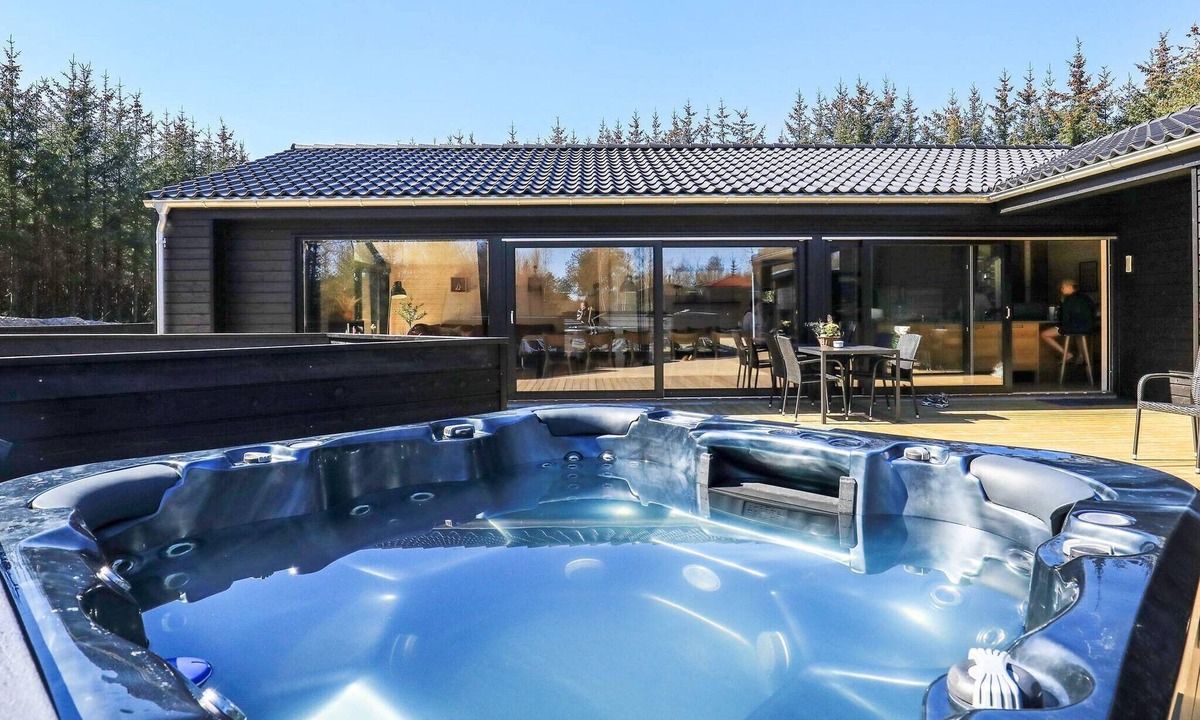 Aalbaek House | Luxurious Holiday Home in Ålbæk with Whirlpool