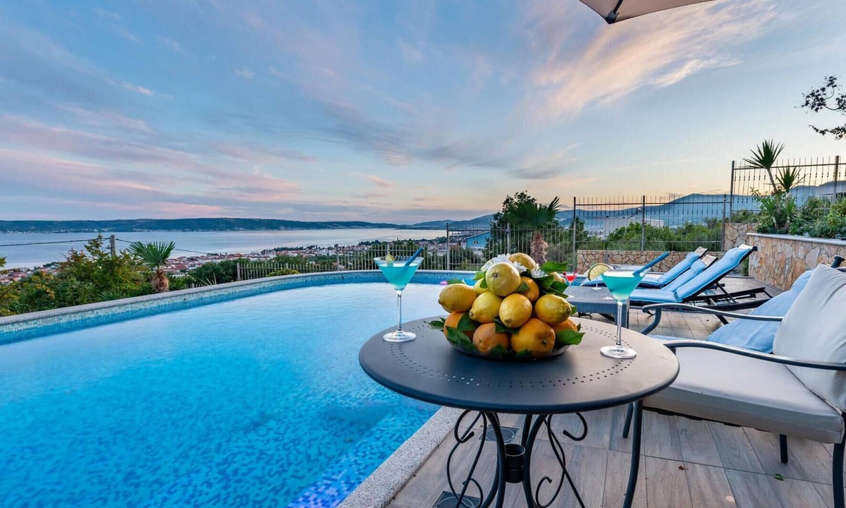 Kastel Kambelovac House | Luxurious home in Kastel Kambelovac with sauna