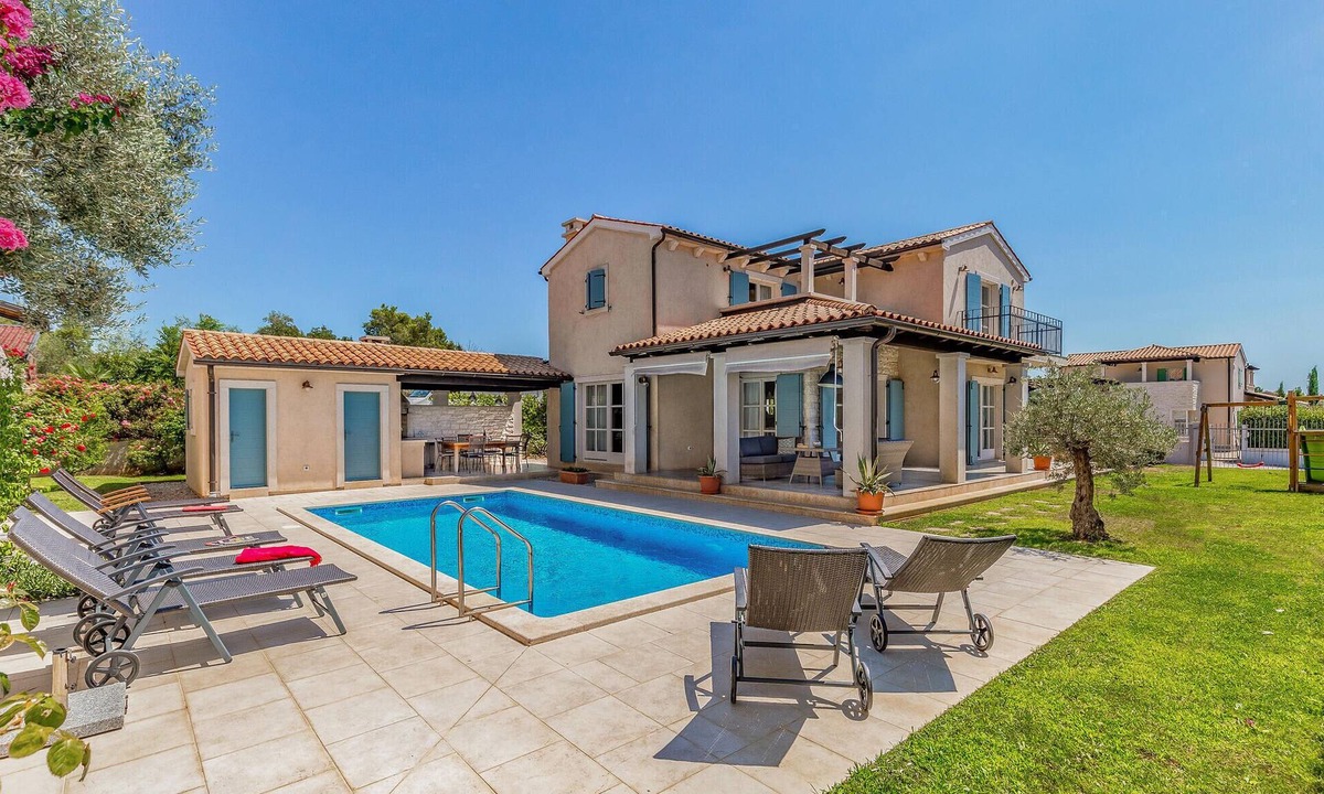 Fazana House | Luxurious home in Fazana with sauna