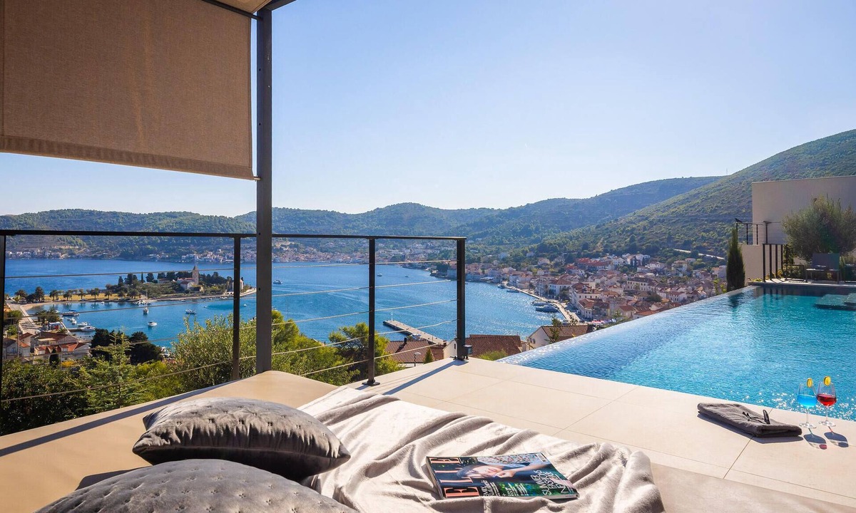 Cove Rogacic House | Luxurious home in Grad Vis