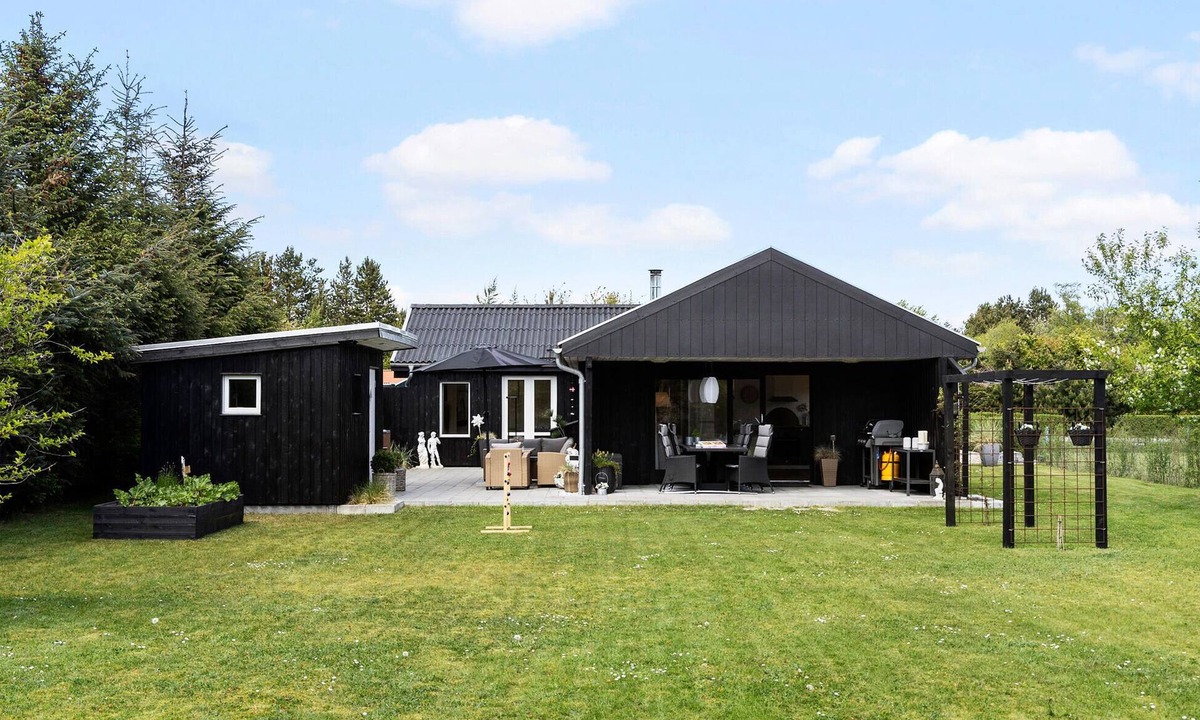 Hou House | Luxurious home in Hals with WiFi