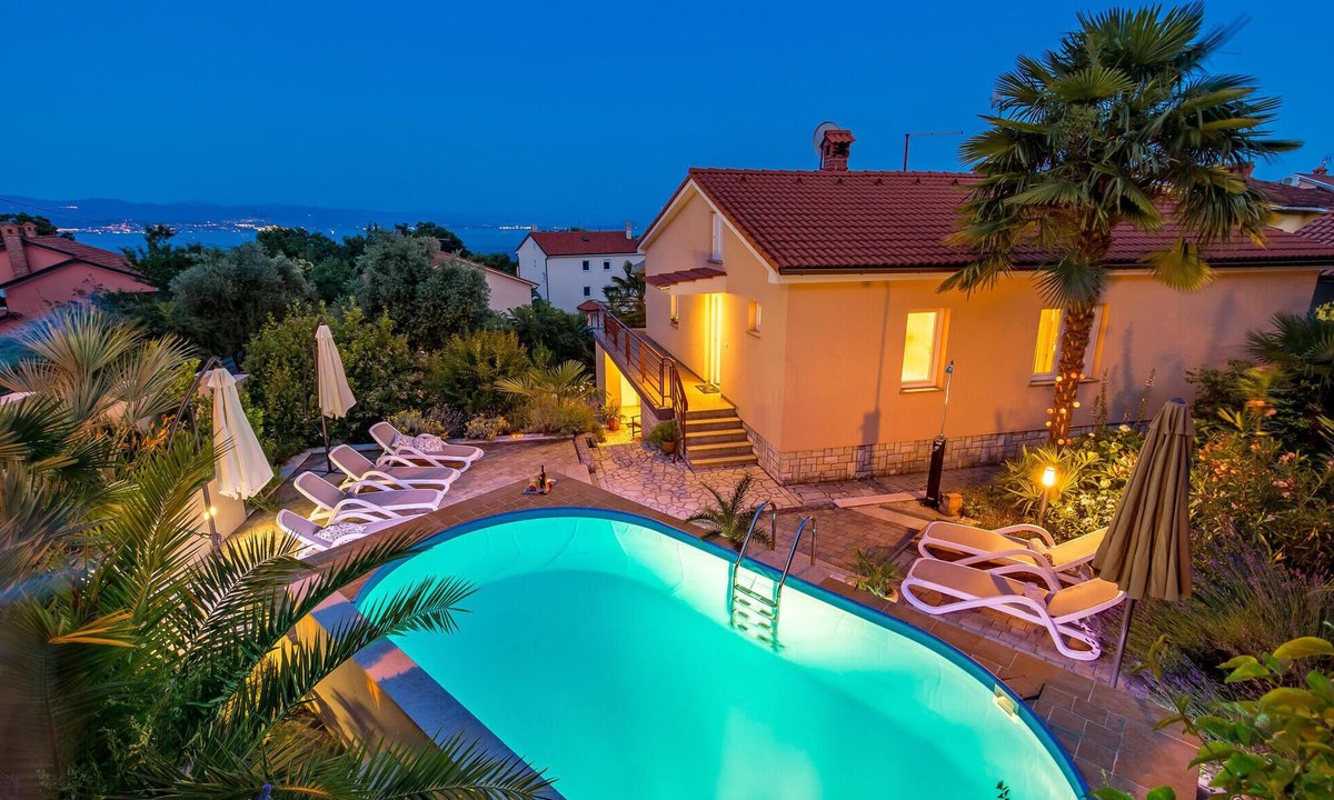 Opric House | Luxurious home in Ika