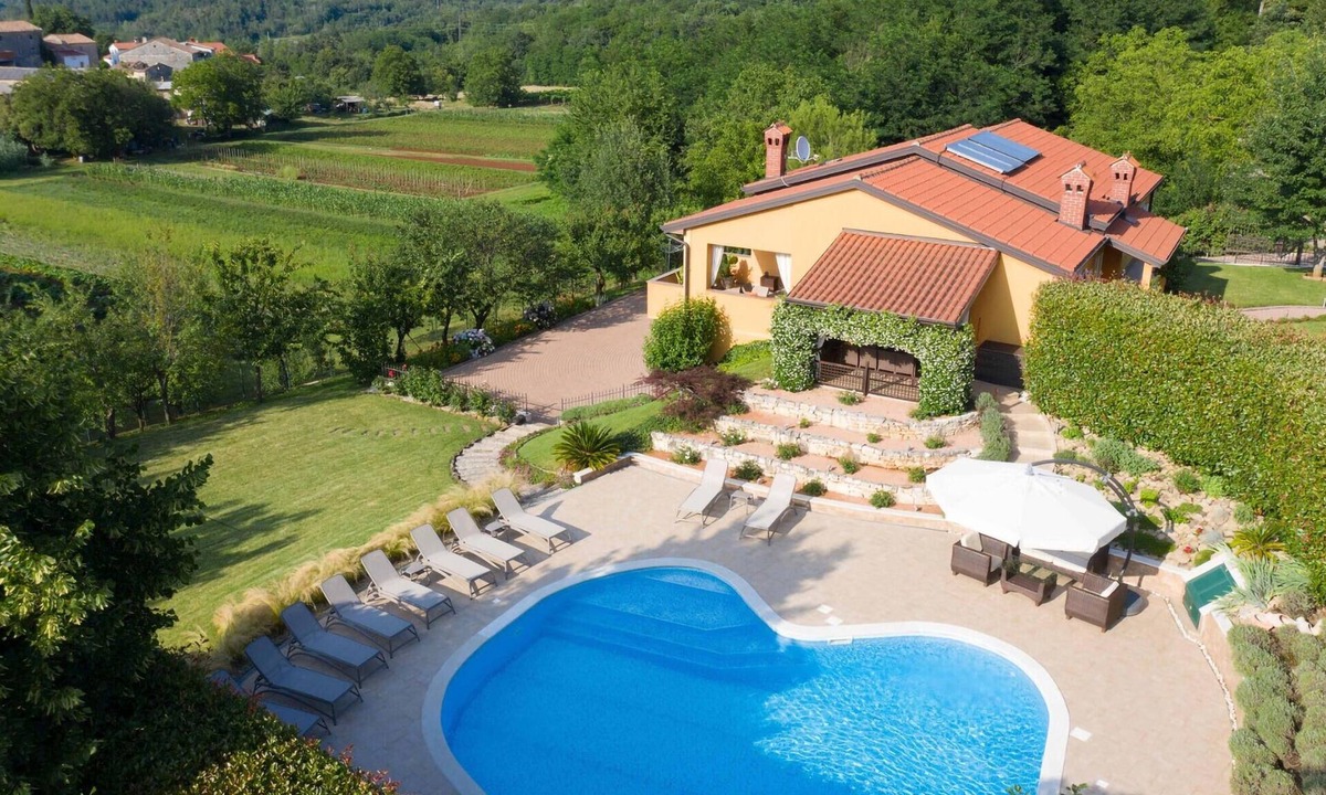 Karojba House | Luxurious home in Karojba with sauna