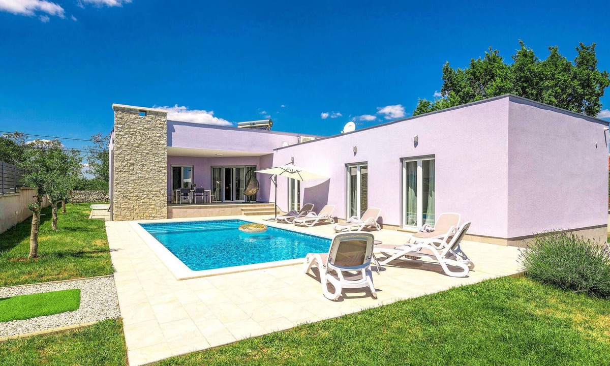 Sveta Nedelja House | Luxurious home in Marici with sauna