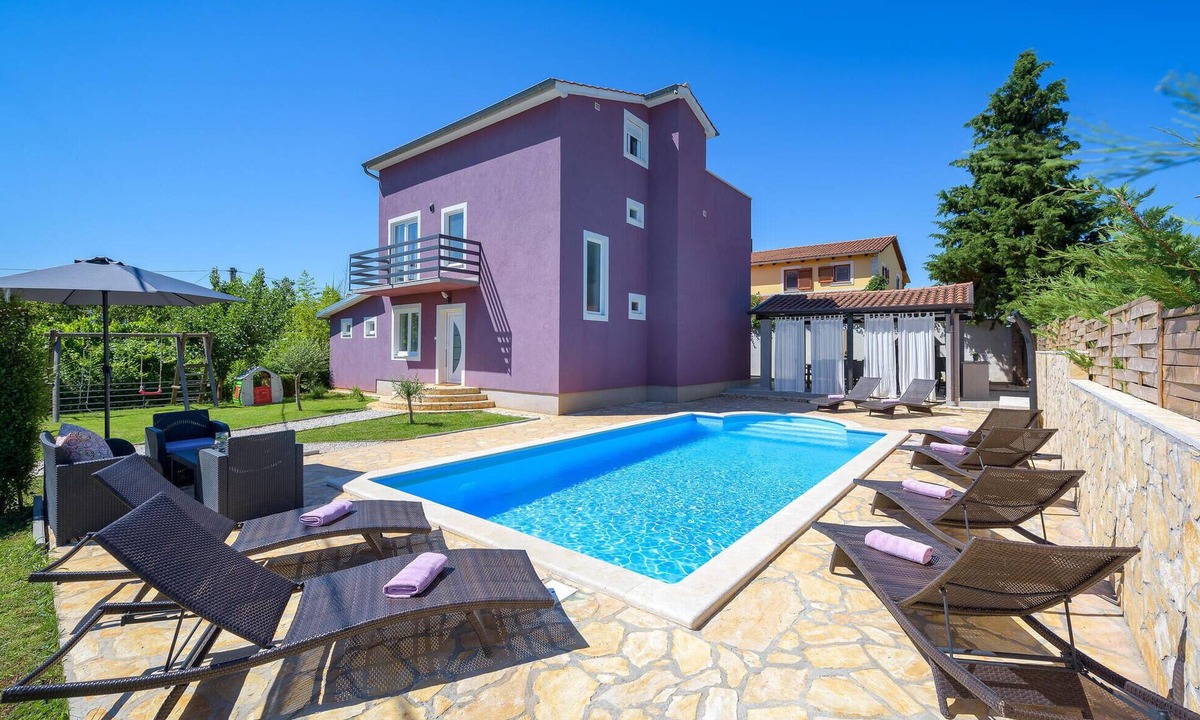 Tar-Vabriga House | Luxurious home in Perci