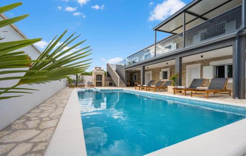 Skradin House | Luxurious Home In Plastovo With Sauna