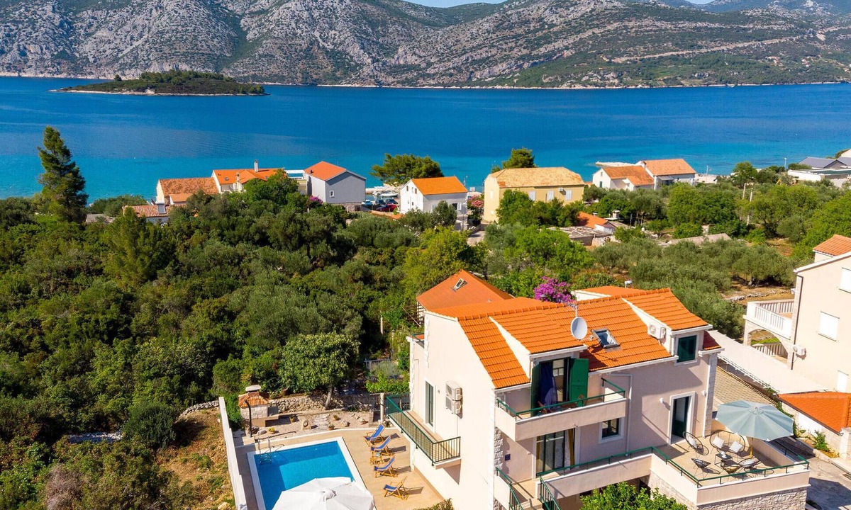 Kneza House | Luxurious home in Pupnat