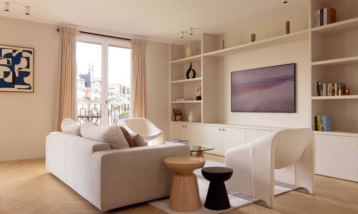 Chaillot Apartment | Luxurious Home in Triangle d'Or- Eiffel Tower View