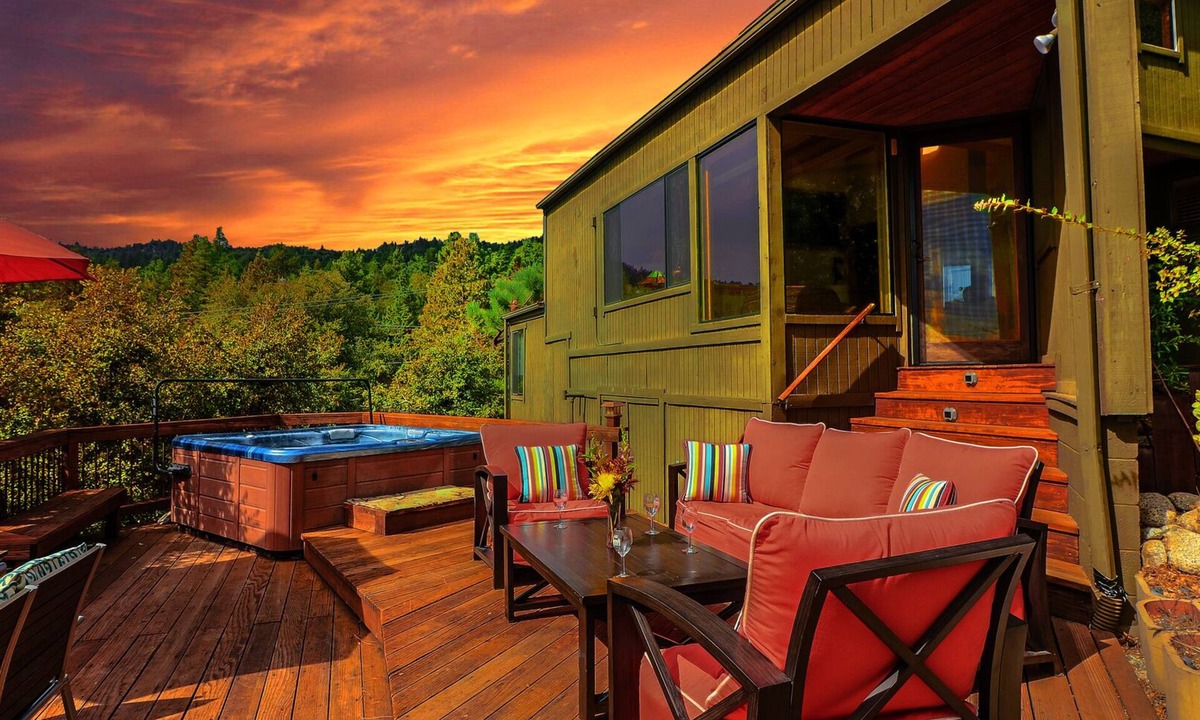 Idyllwild House | Luxurious Home With Spectacular Views, Spa & Ping Pong Table