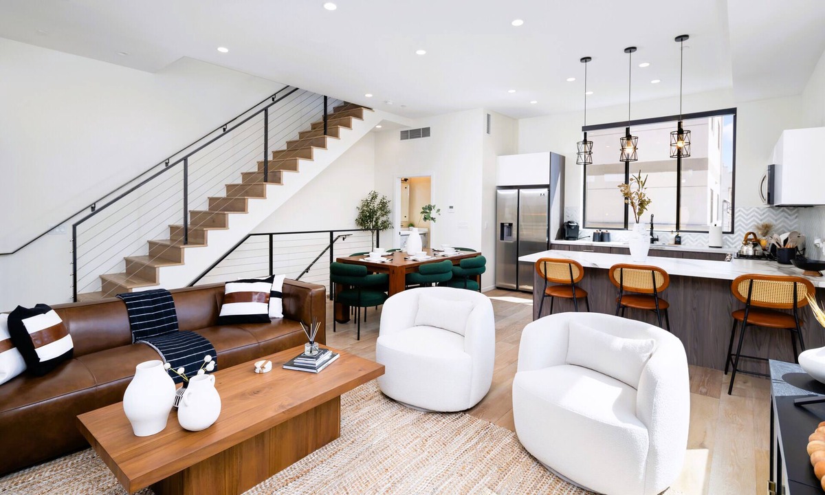 Hollywood House | Luxurious Home with the Hollywood night life