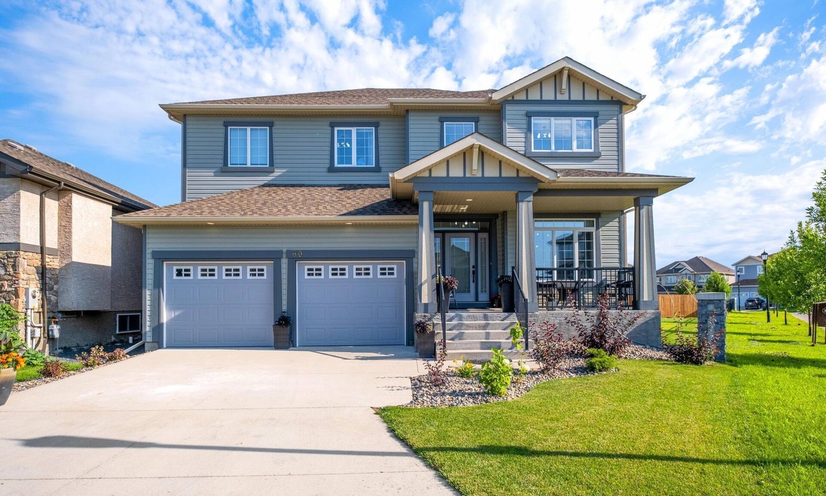 Fort Gary House | Luxurious House in a Desired Location, King Bed