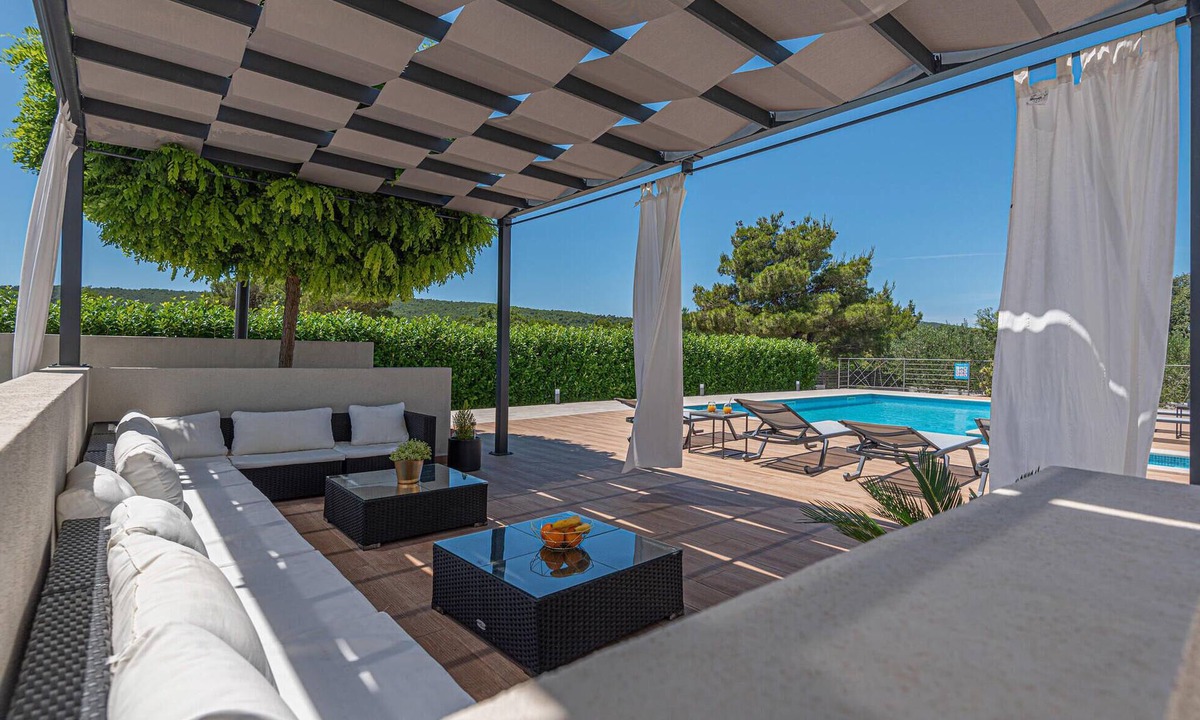 Sibenik House | Luxurious home in Dubrava kod Sibenika with sauna