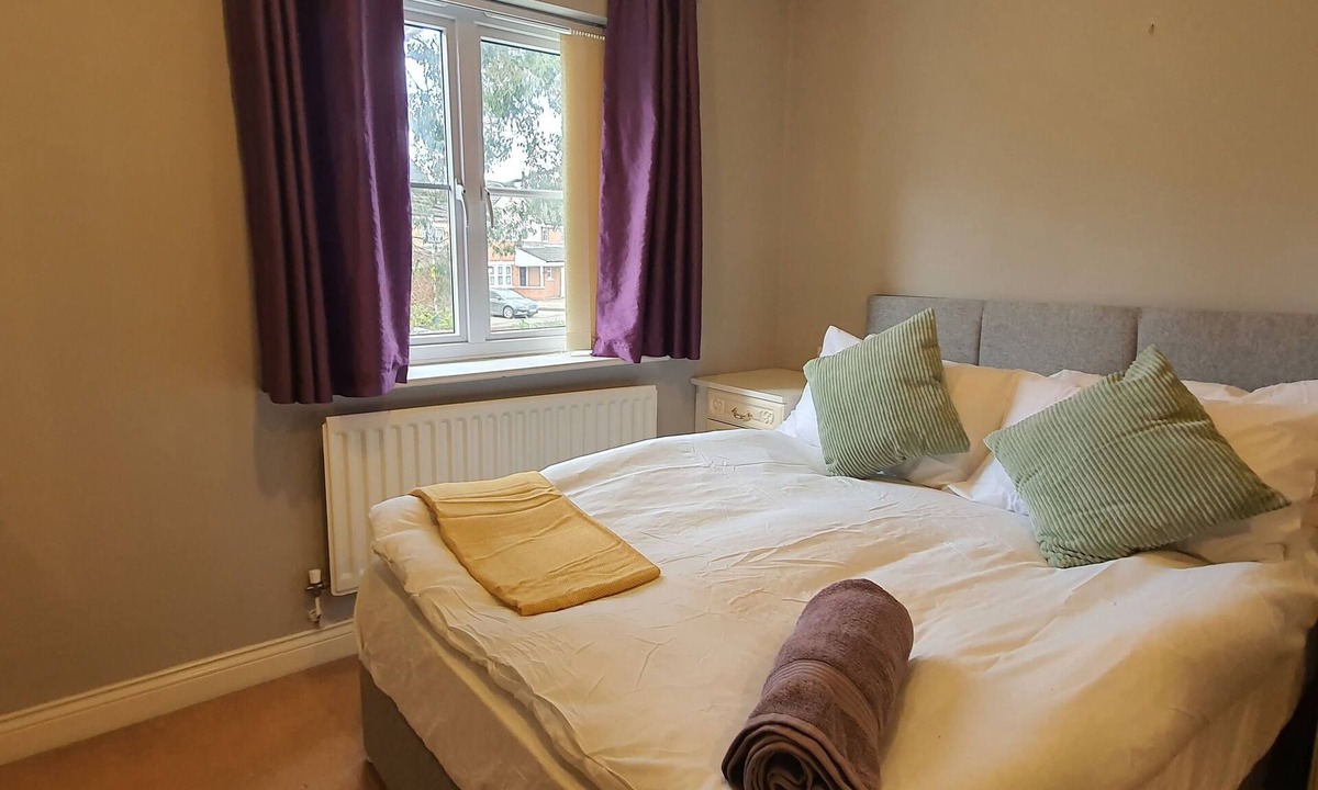 Bedworth House | Luxurious King Room
