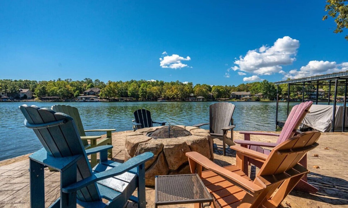 Hot Springs Village House | Luxurious Lakefront Retreat