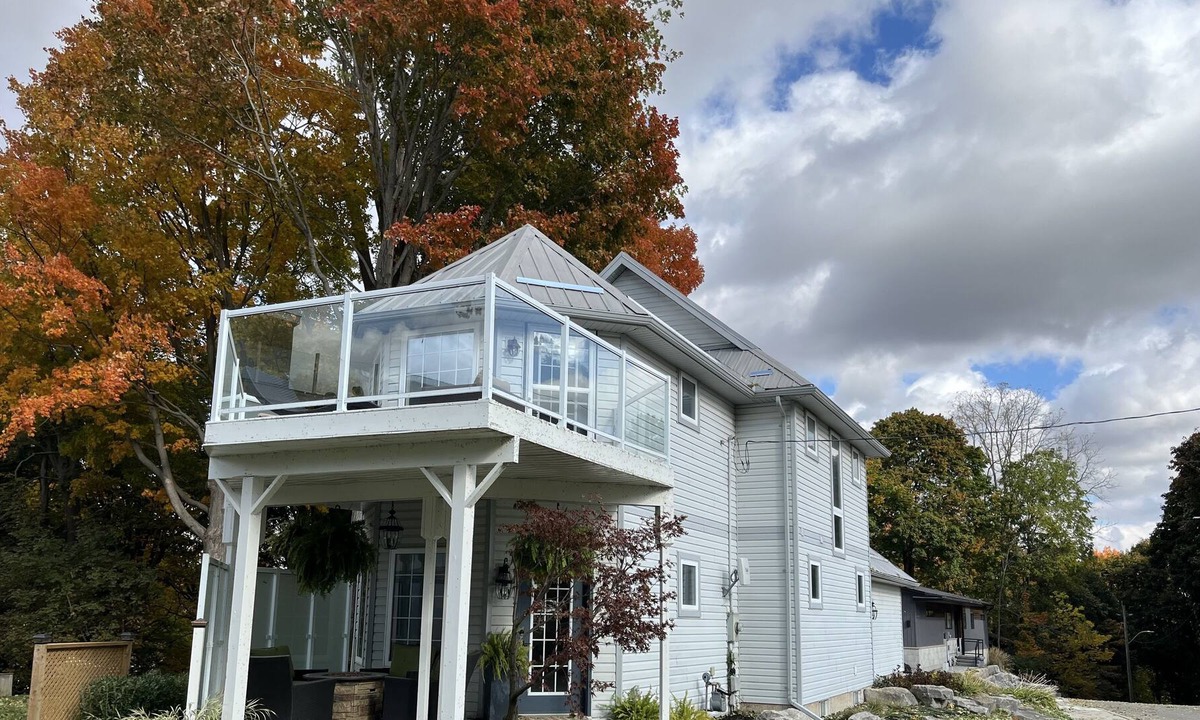 Port Stanley House | Luxurious lake view oasis