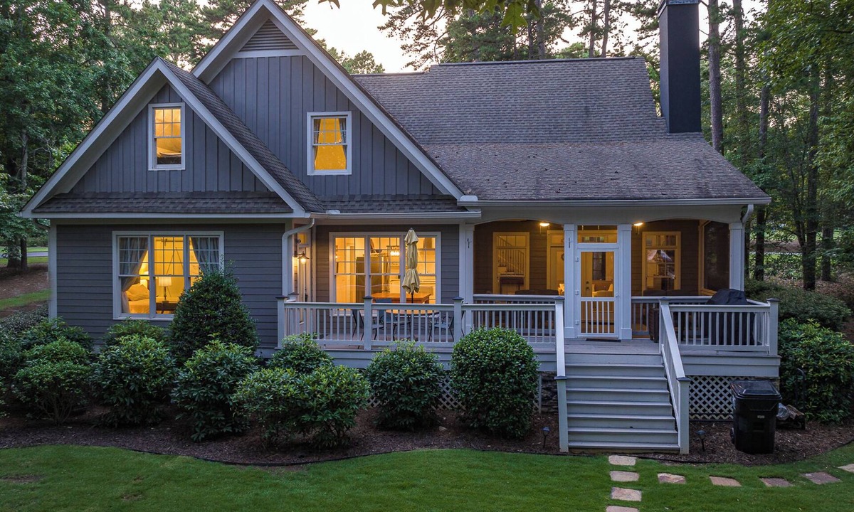 Eatonton House | Luxurious Lakefront Great Waters Oasis