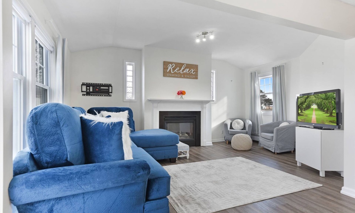 Niagara County House | Luxurious Lakefront Home- Niagara