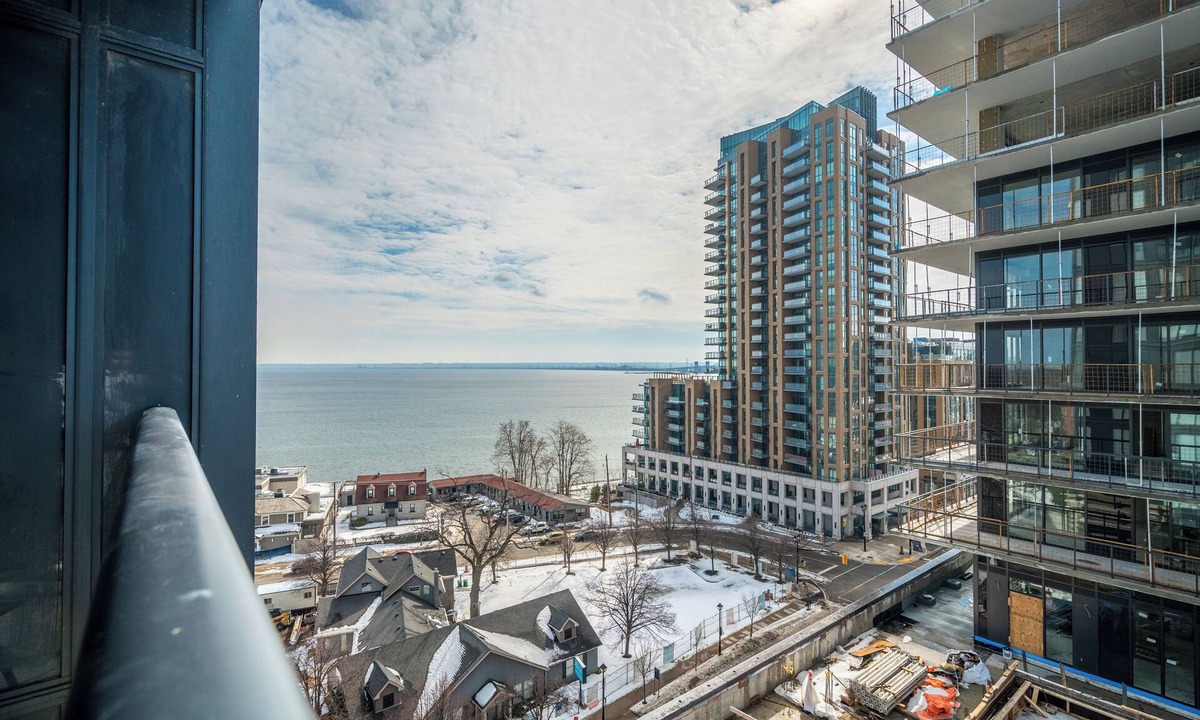Burlington Condo | Luxurious Lakeview Condo in Burlington