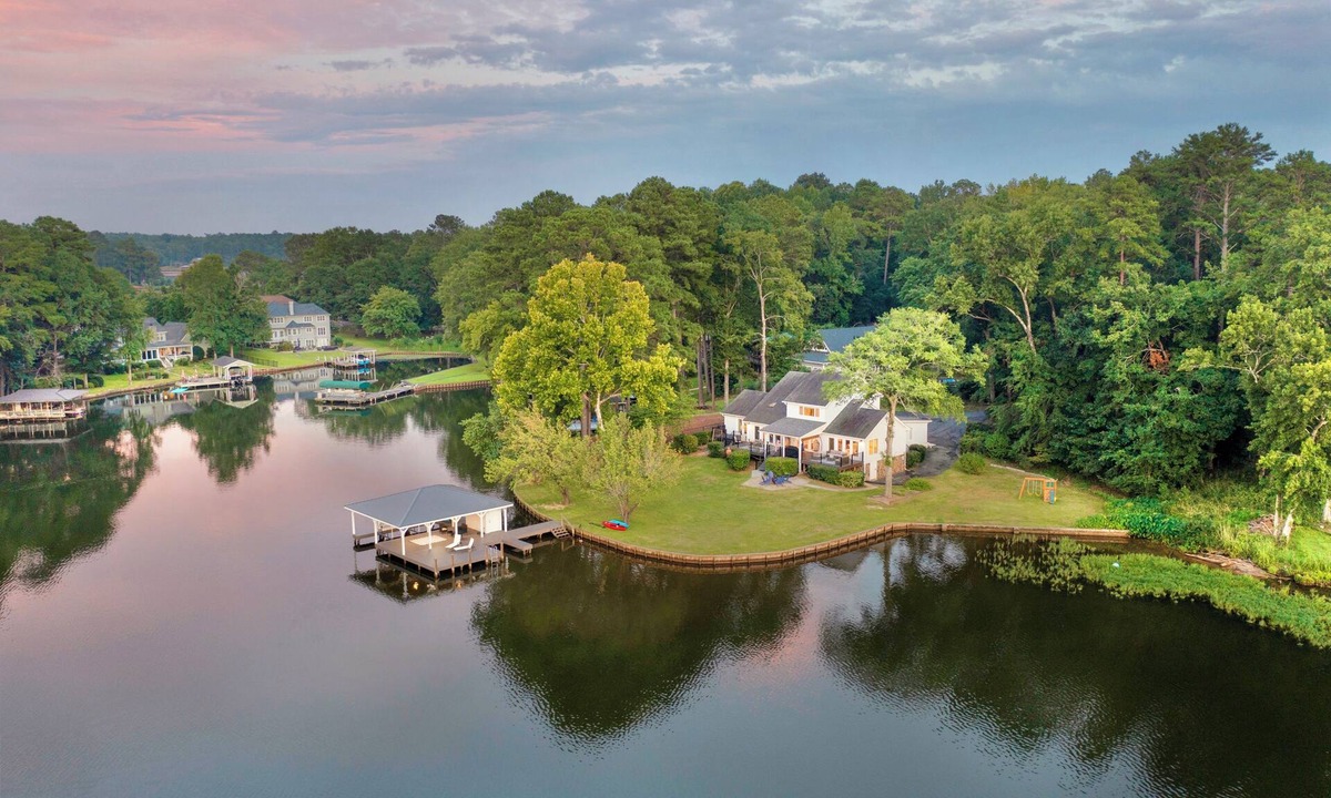 Eatonton Cottage | Luxurious large 3bd/2ba Home with Dock with beautiful sunset views