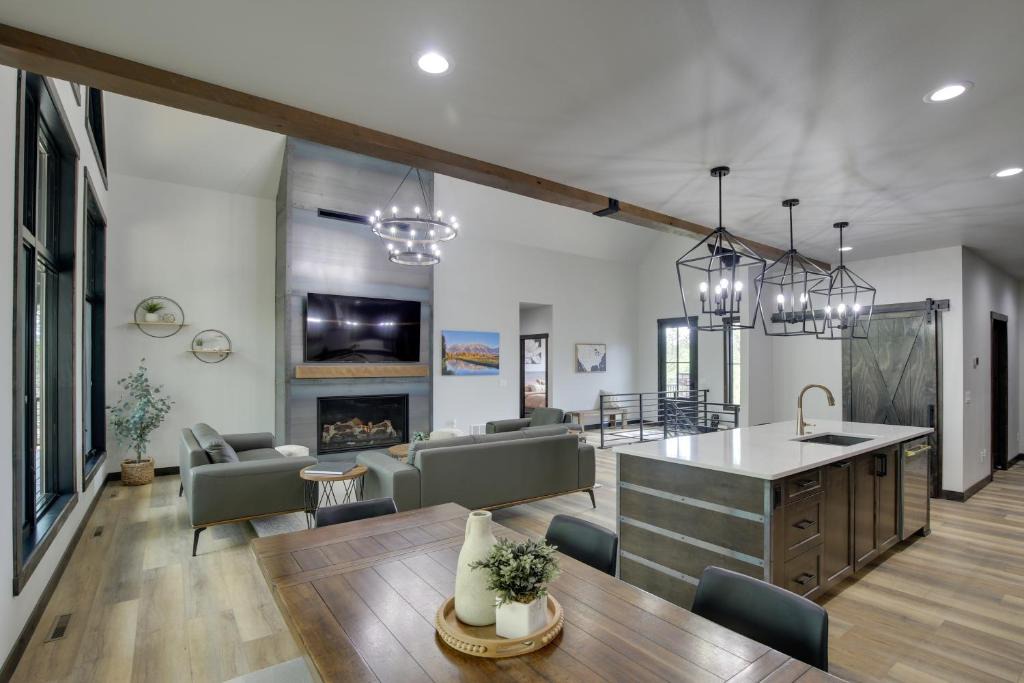 Deadwood House | Luxurious Lead Vacation Rental w/Private Hot Tub!
