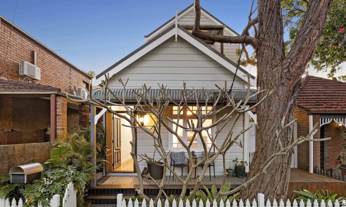 Lilyfield House | Luxurious Lilyfield With Pool and Parking