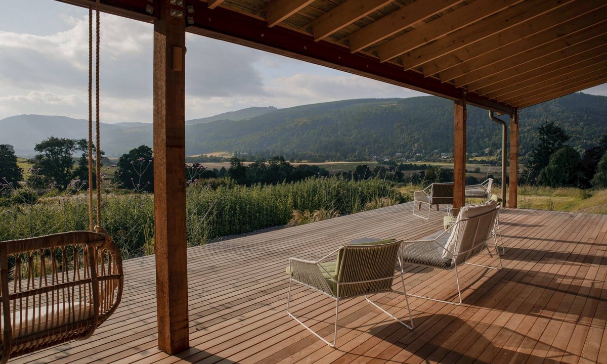 Weem House | Luxurious Lodge With Superb Decking Area
