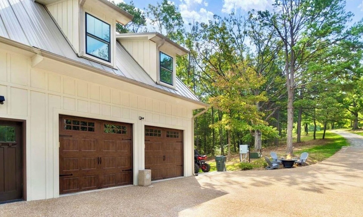 Eureka Springs Apartment | Luxurious Loft -12 Acres near Eureka Springs w/WiFi, AC, Pool, Hot Tub & Sauna!