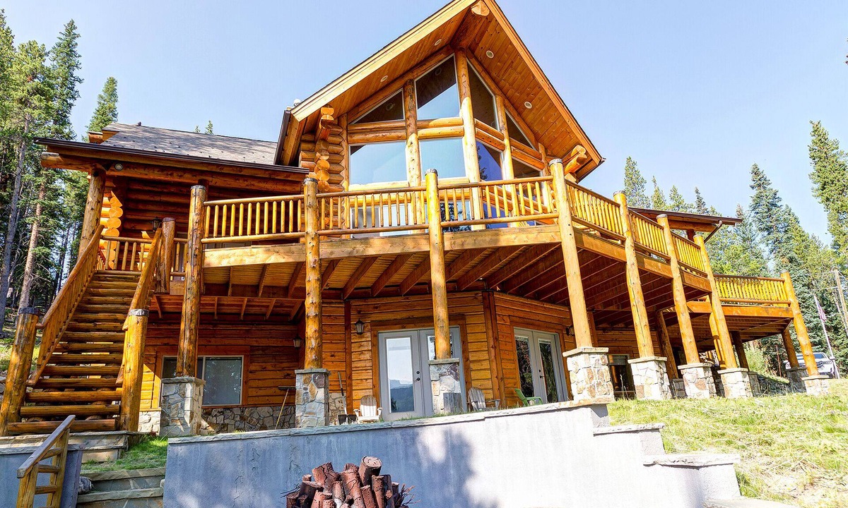 Blue River House | Luxurious Log Cabin, 4 Master Suites nRomantic Winter Escape with Mountain View!