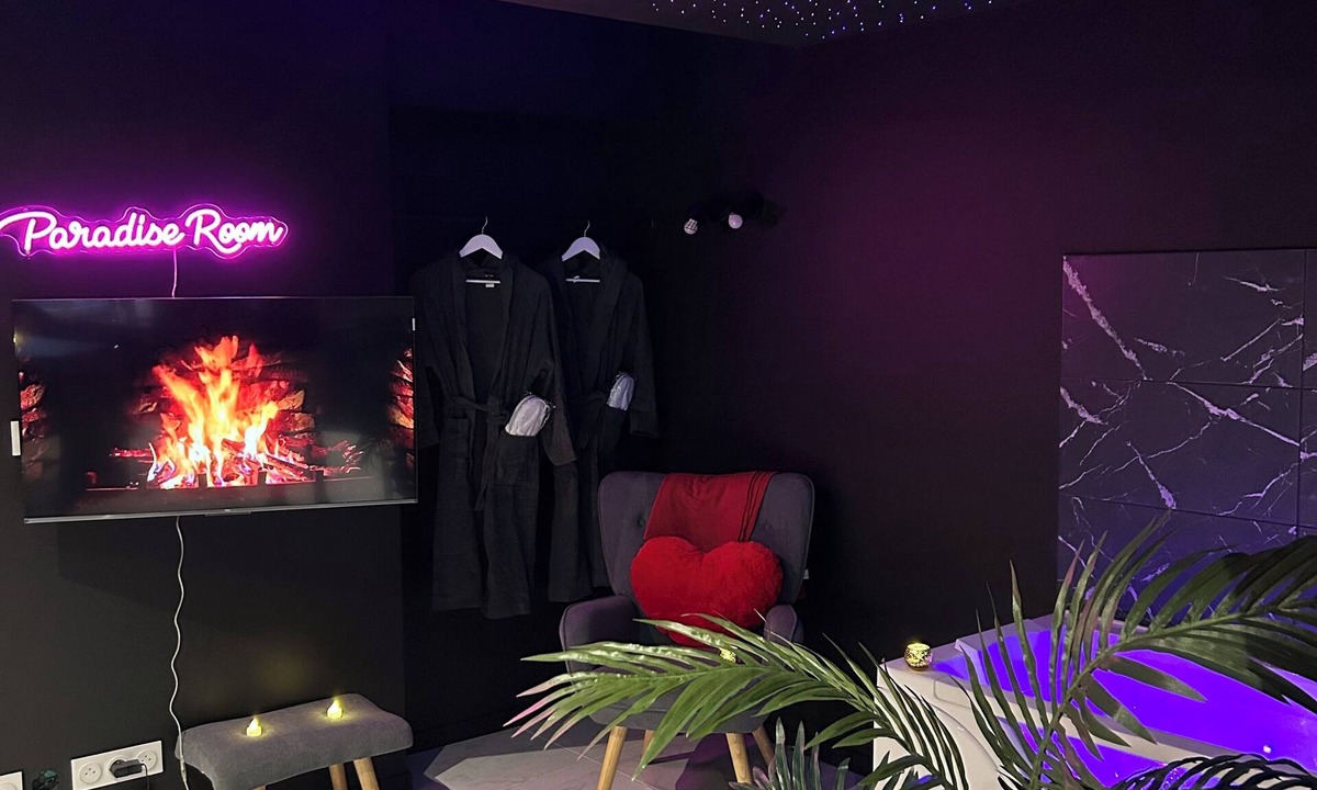 Macon Apartment | Luxurious love room in the center of Macon