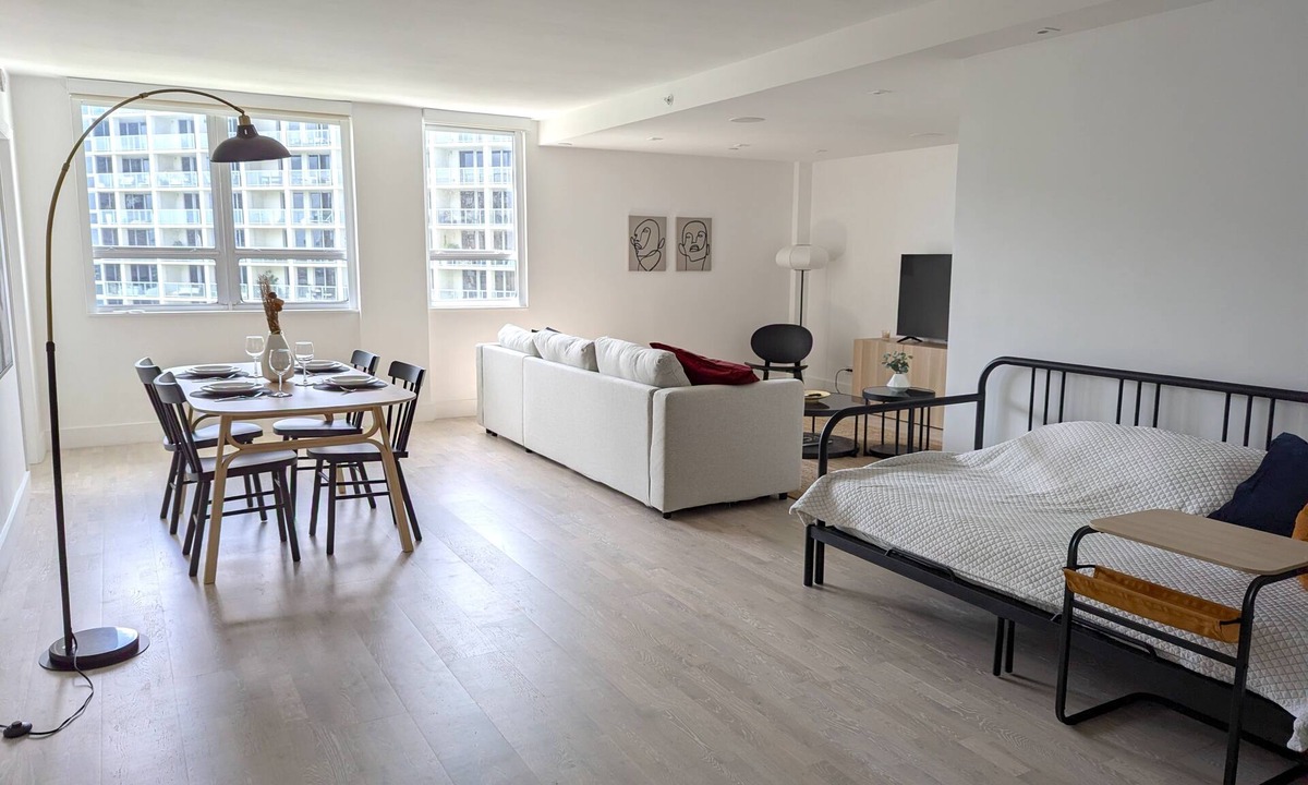 West Avenue Condo | Luxurious Miami Condo, steps from South Beach: your resort-style oasis awaits!