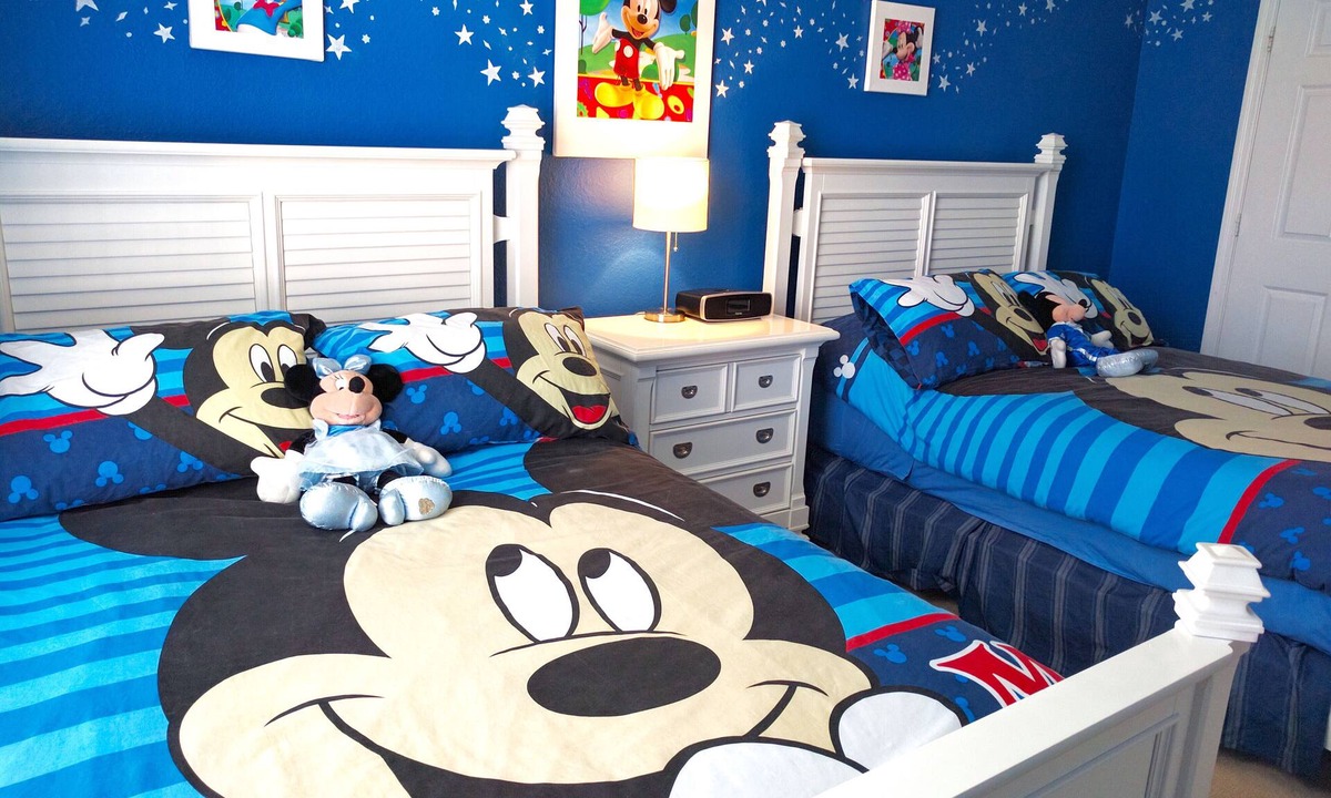Windsor Hills Condo | Luxurious Mickey Themed Condo - Kids Will Love It! Only 2 Miles to Disney!