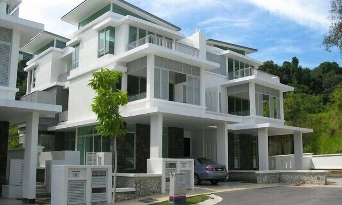 Batu Ferringhi Villa | Luxurious modern 3-storey Villa