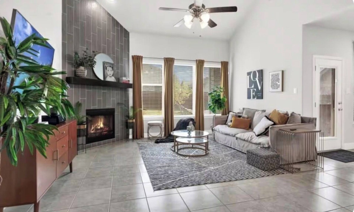 McKinney House | Luxurious Modern Stay-Excellent McKinney location