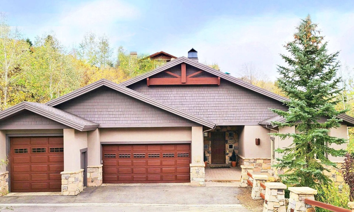 Pineridge House | Luxurious Mountain Contemporary Home