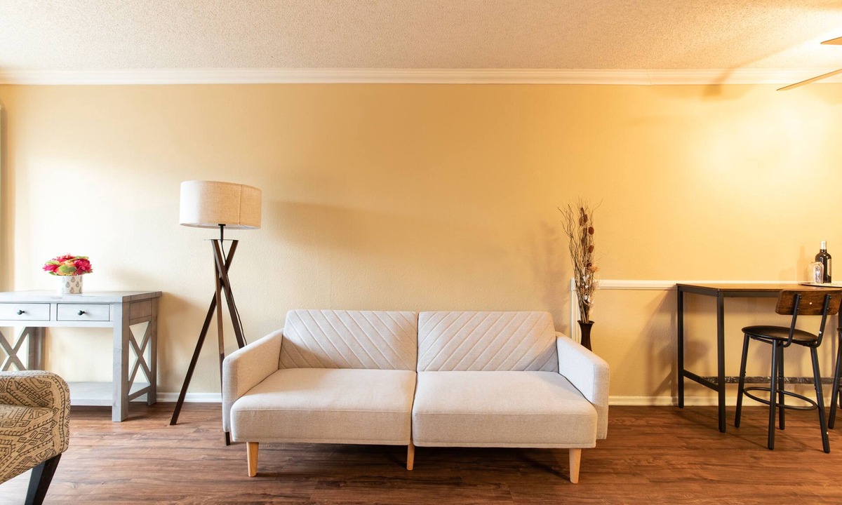 East Side Costa Mesa Apartment | Luxurious near the beach stay