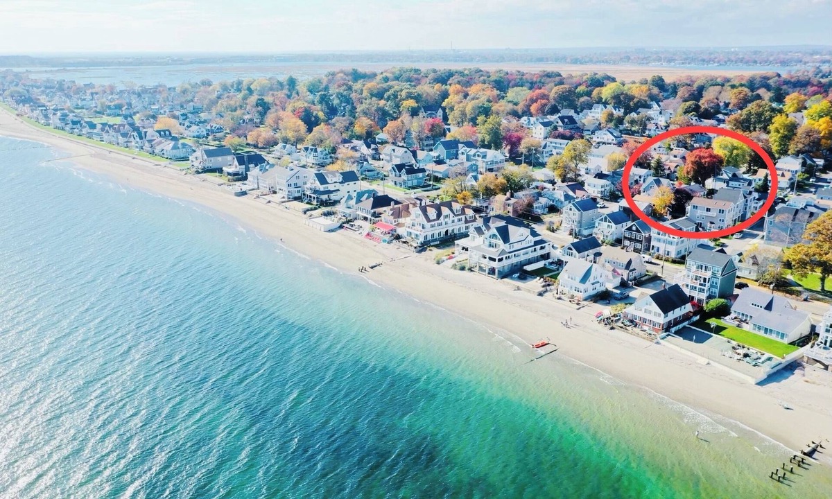 Devon House | Luxurious New construction steps from the sandy beach