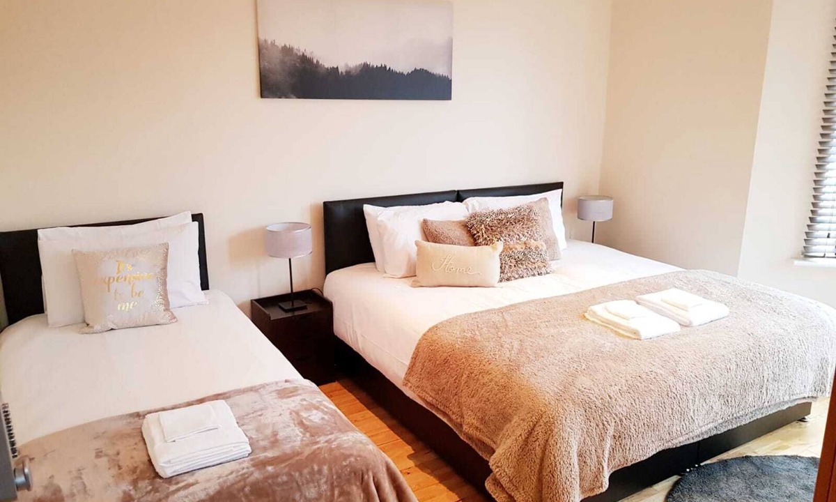 Ponders End Bed & Breakfast | Luxurious, Newly renovated rooms with high ceilings and great amenities