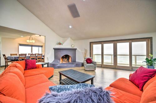 Agate Beach House | Luxurious Newport Estate w/Spa & Lighthouse Views