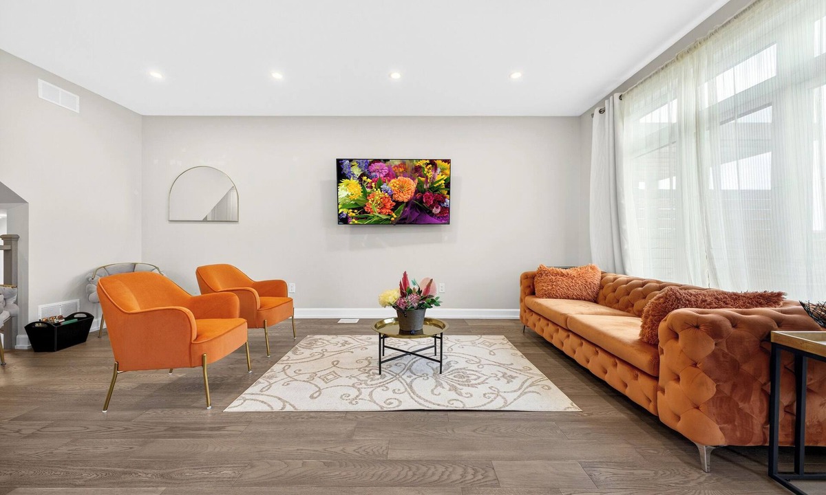 Niagara Falls House | Luxurious Niagara 3 Bdr Townhouse/Garage