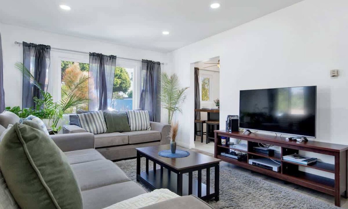 Del Rey House | Luxurious Oasis Marina Adjacent 2bed 1bath
