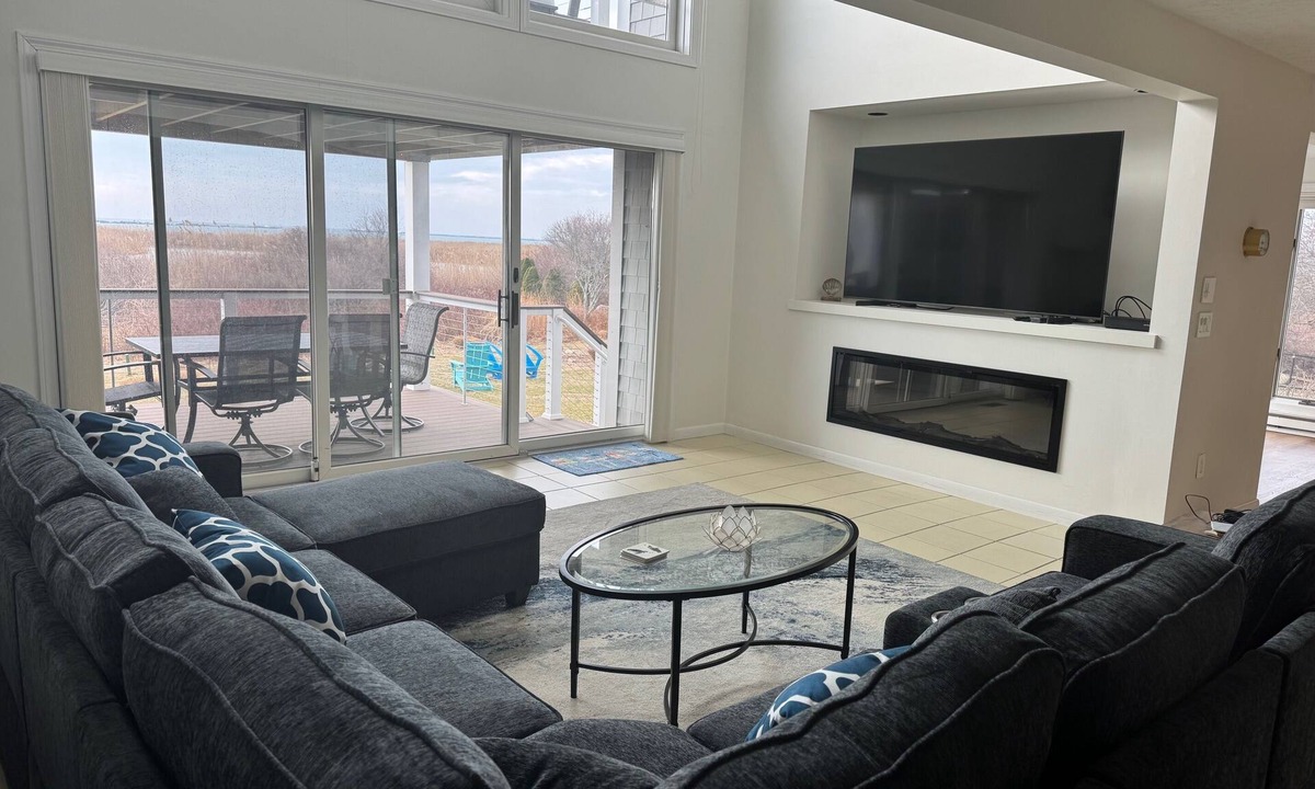 Point Judith House | Luxurious Oceanfront Beach Home!